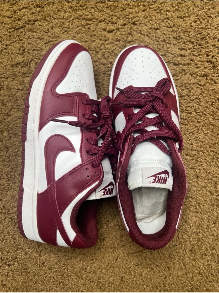 Nike Dunk Low**Bordeaux**8.5 Women**New